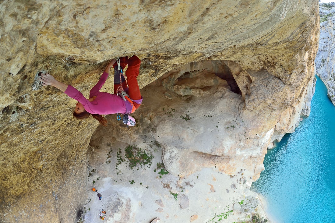 Nina Caprez slapping the shit out of this 5.14 in 4 tries, verdon gorge